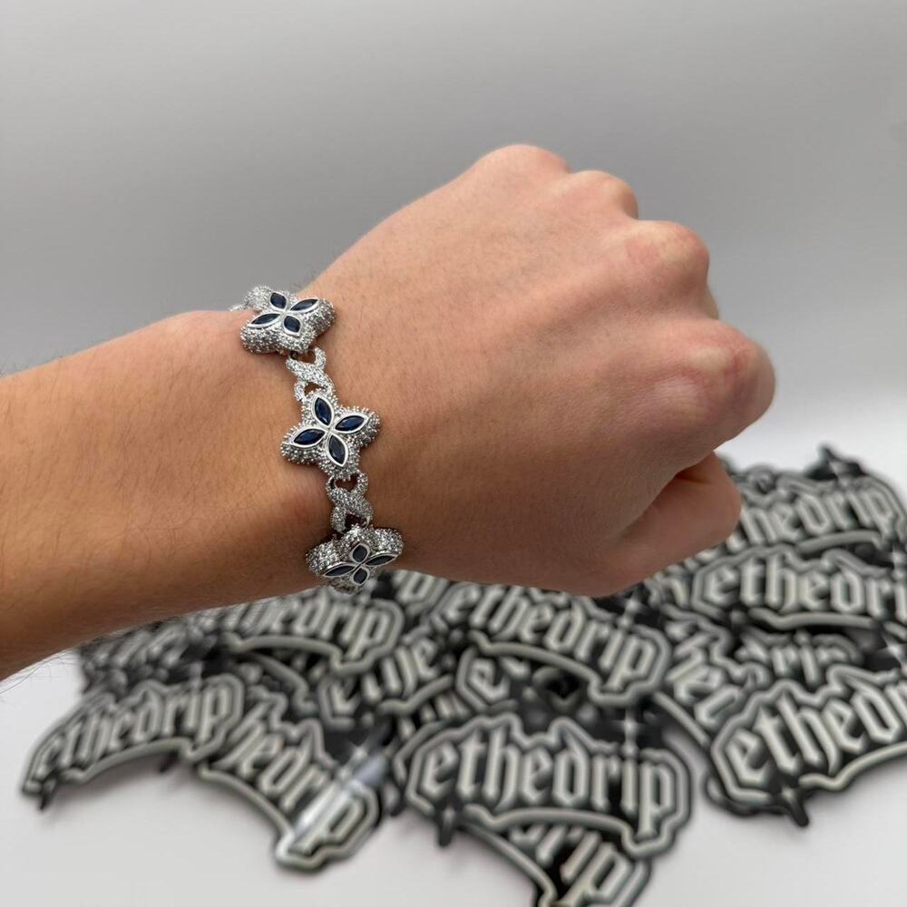 Iced navy clover flower bracelet - Picture 7 of 8